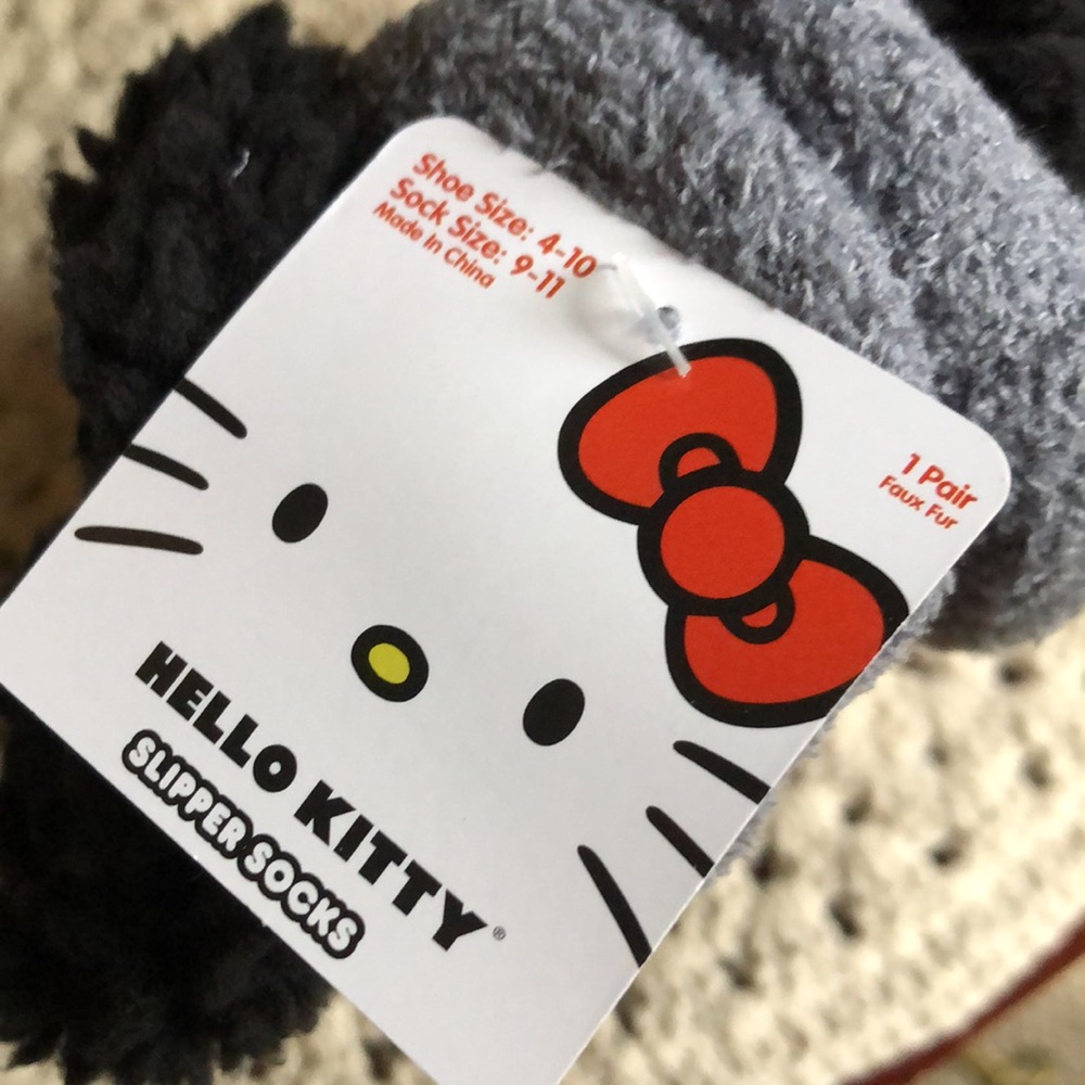 Hello Kitty Slipper Socks - Picture 4 of 5